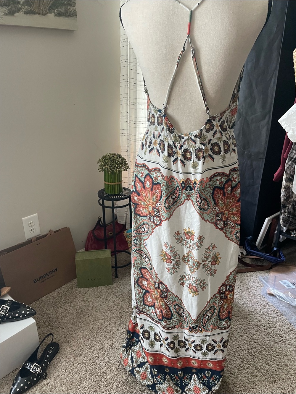 Roxy Woman’s Maxi in SZ L dress is in gently used condition - Picture 4 of 8